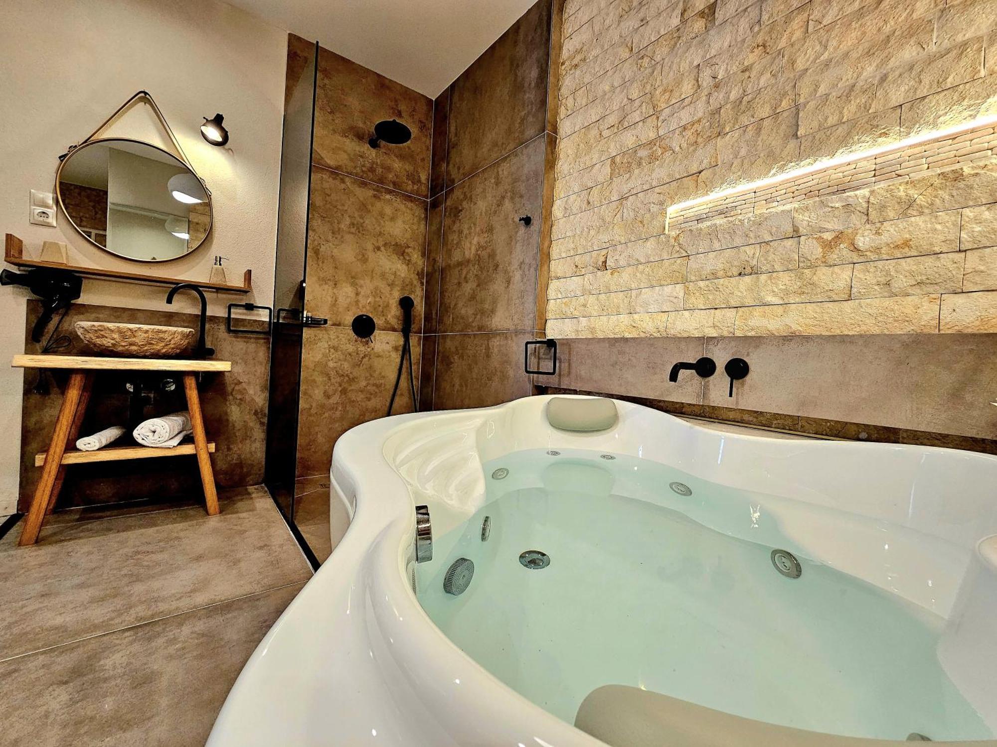 Golden City Center Suites Rhodes City Bagian luar foto