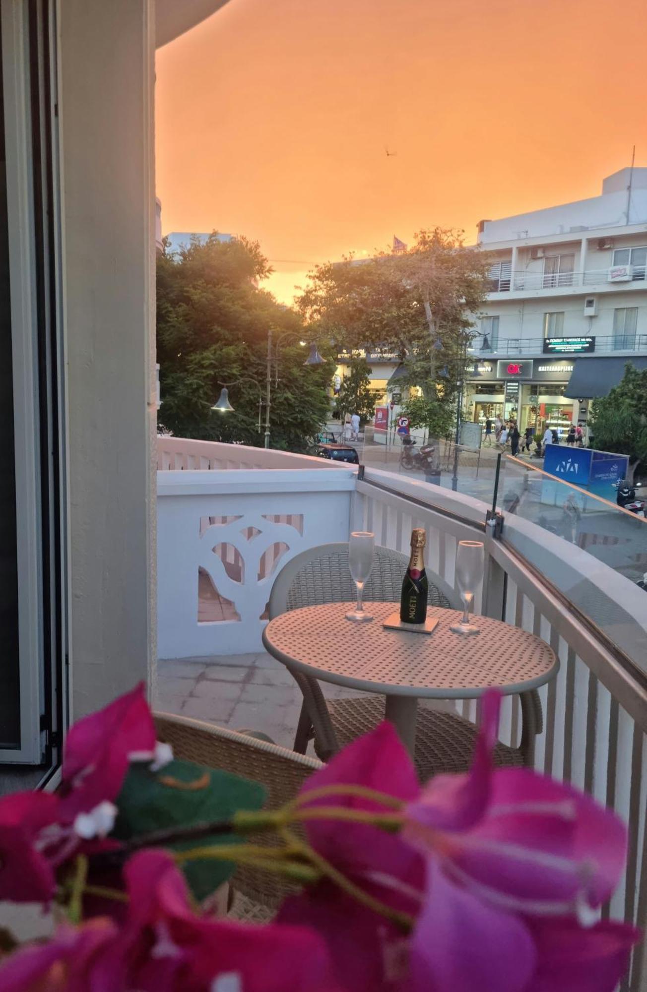 Golden City Center Suites Rhodes City Bagian luar foto