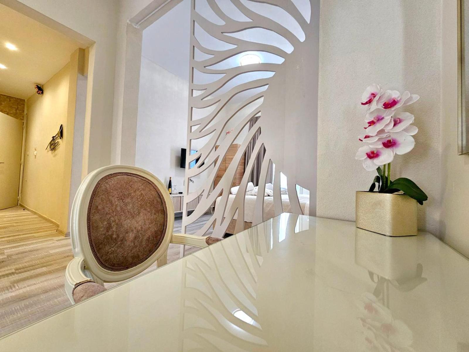 Golden City Center Suites Rhodes City Bagian luar foto