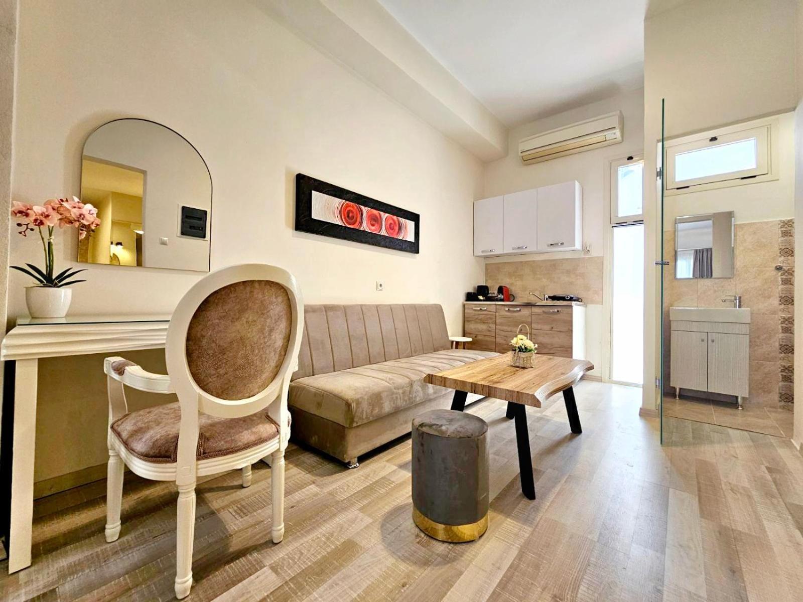 Golden City Center Suites Rhodes City Bagian luar foto
